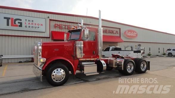 Peterbilt 389 Conventional Trucks / Tractor Trucks