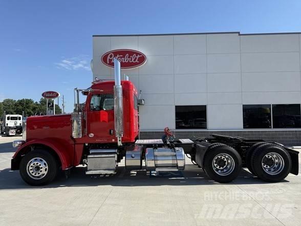 Peterbilt 389 Conventional Trucks / Tractor Trucks