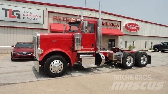 Peterbilt 389 Conventional Trucks / Tractor Trucks