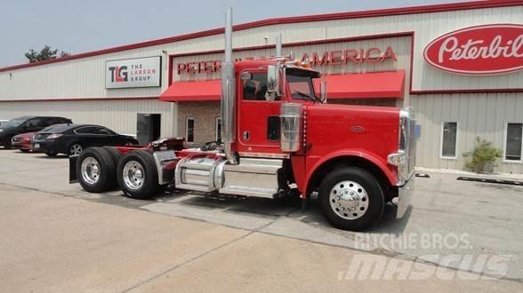 Peterbilt 389 Conventional Trucks / Tractor Trucks