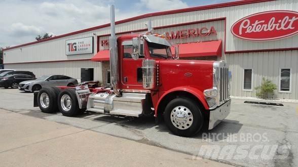 Peterbilt 389 Conventional Trucks / Tractor Trucks