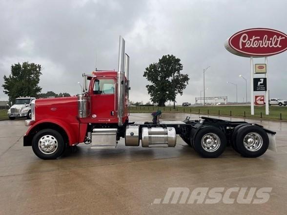 Peterbilt 389 Conventional Trucks / Tractor Trucks