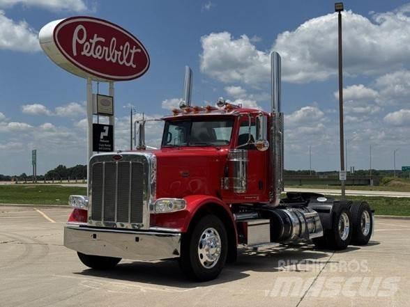 Peterbilt 389 Conventional Trucks / Tractor Trucks