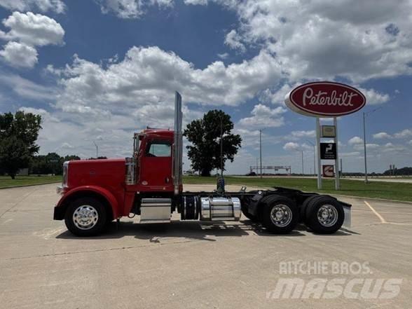 Peterbilt 389 Conventional Trucks / Tractor Trucks