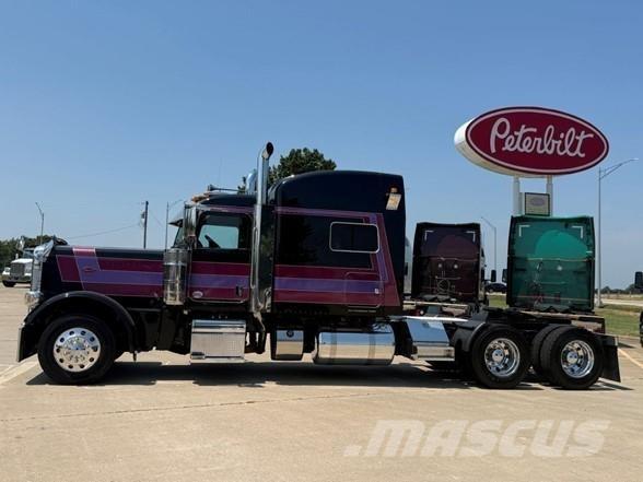 Peterbilt 389 Conventional Trucks / Tractor Trucks