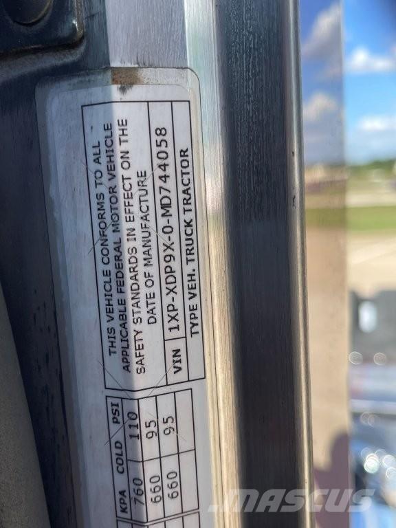 Peterbilt 389 Conventional Trucks / Tractor Trucks