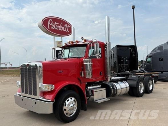 Peterbilt 389 Conventional Trucks / Tractor Trucks