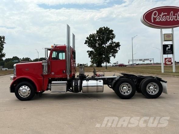 Peterbilt 389 Conventional Trucks / Tractor Trucks
