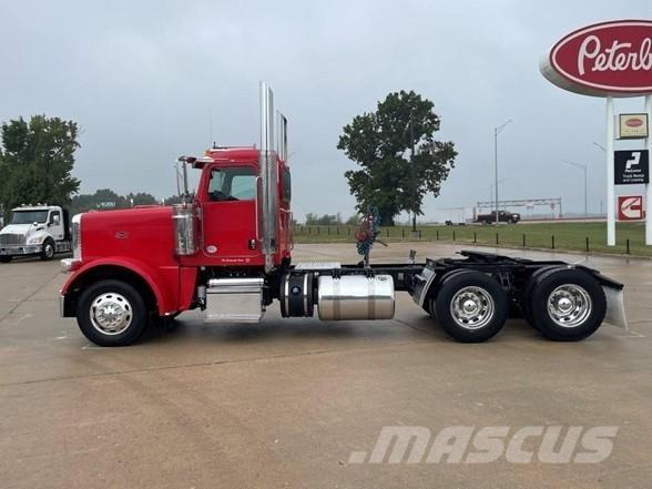 Peterbilt 389 Conventional Trucks / Tractor Trucks