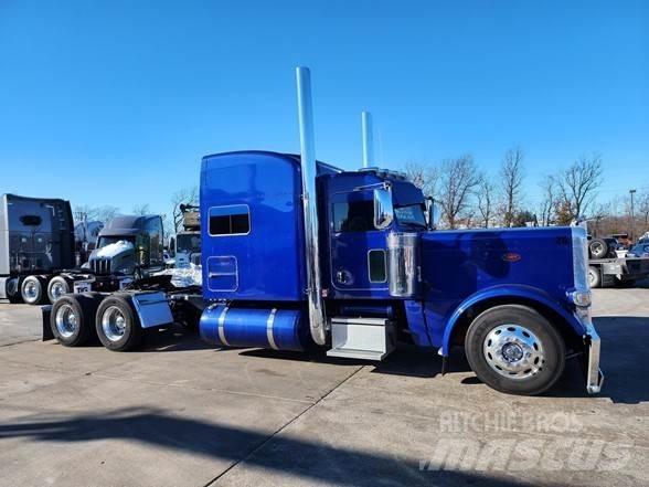 Peterbilt 389 Conventional Trucks / Tractor Trucks