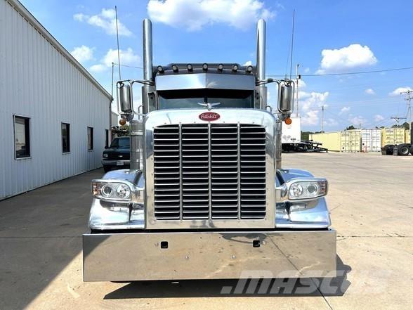 Peterbilt 389 Conventional Trucks / Tractor Trucks
