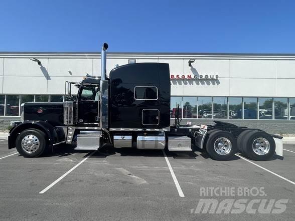 Peterbilt 389 Conventional Trucks / Tractor Trucks