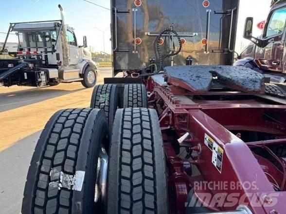 Peterbilt 389 Conventional Trucks / Tractor Trucks