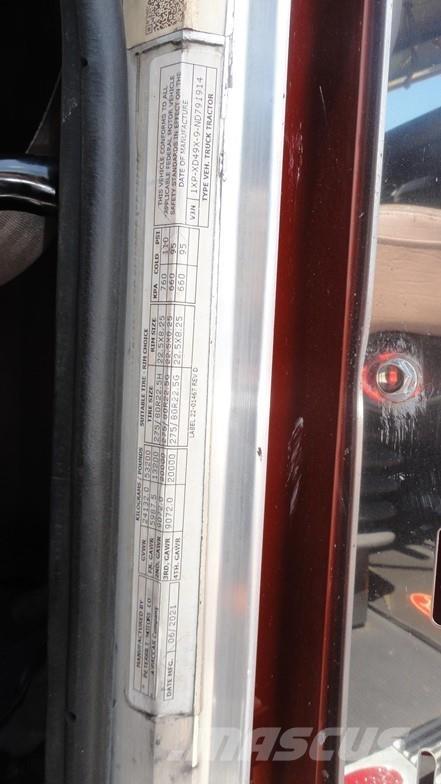 Peterbilt 389 Conventional Trucks / Tractor Trucks