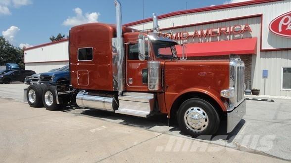 Peterbilt 389 Conventional Trucks / Tractor Trucks