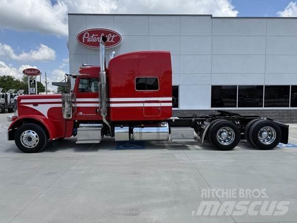 Peterbilt 389 Conventional Trucks / Tractor Trucks