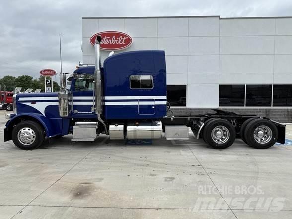 Peterbilt 389 Conventional Trucks / Tractor Trucks