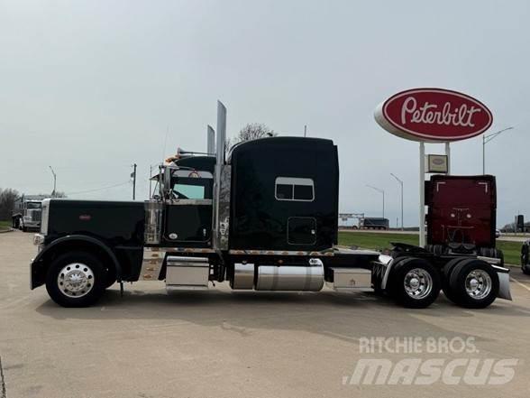 Peterbilt 389 Conventional Trucks / Tractor Trucks