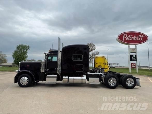 Peterbilt 389 Conventional Trucks / Tractor Trucks