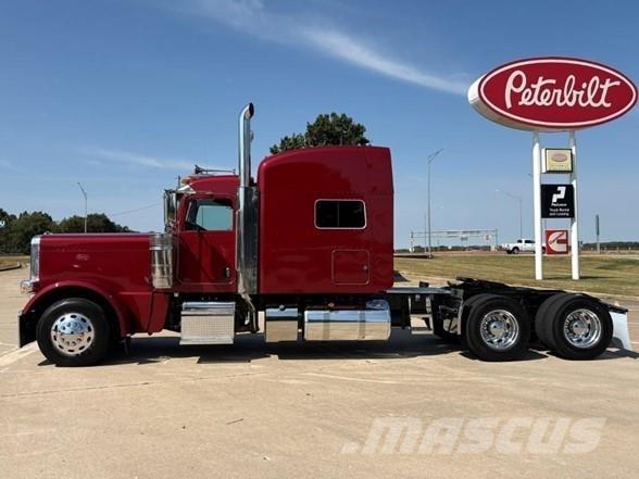 Peterbilt 389 Conventional Trucks / Tractor Trucks