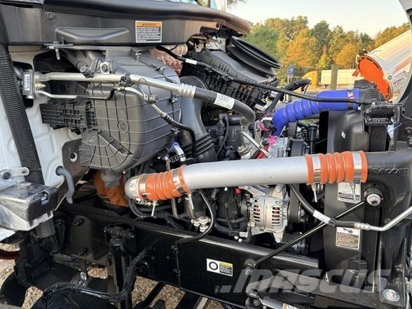 Peterbilt 537 Conventional Trucks / Tractor Trucks