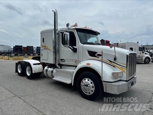 Peterbilt 567 Conventional Trucks / Tractor Trucks