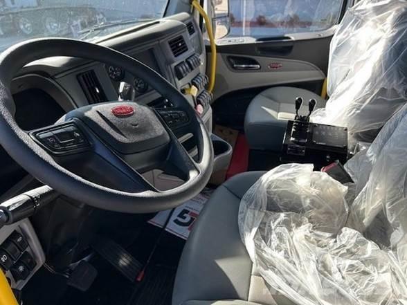 Peterbilt 567 Garbage Trucks / Recycling Trucks