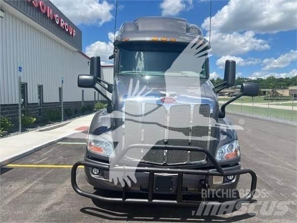 Peterbilt 579 Conventional Trucks / Tractor Trucks