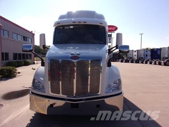 Peterbilt 579 Conventional Trucks / Tractor Trucks