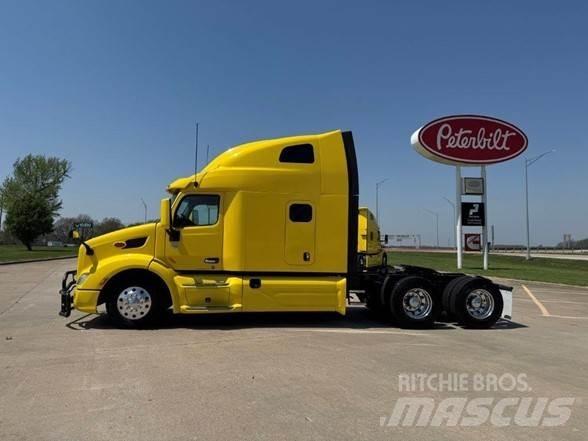 Peterbilt 579 Conventional Trucks / Tractor Trucks