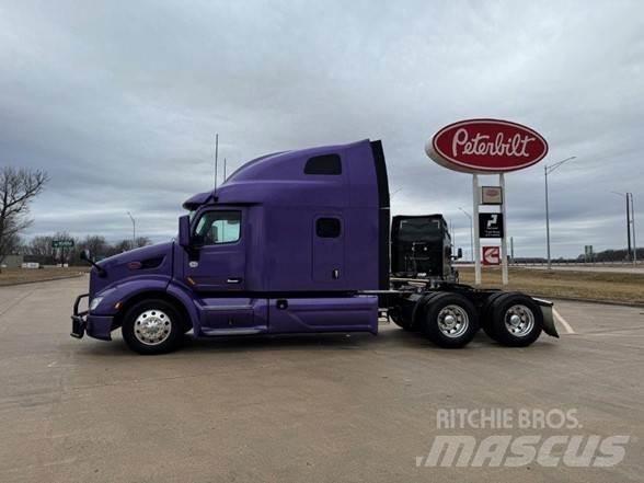 Peterbilt 579 Conventional Trucks / Tractor Trucks