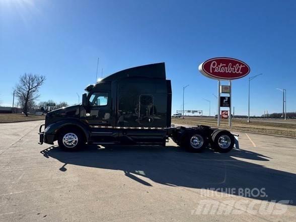 Peterbilt 579 Conventional Trucks / Tractor Trucks