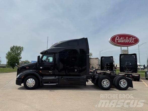 Peterbilt 579 Conventional Trucks / Tractor Trucks