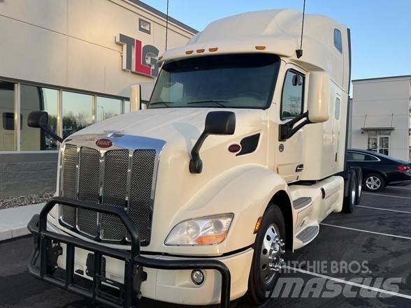 Peterbilt 579 Conventional Trucks / Tractor Trucks
