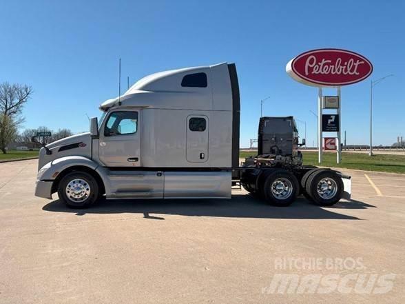 Peterbilt 579 Conventional Trucks / Tractor Trucks