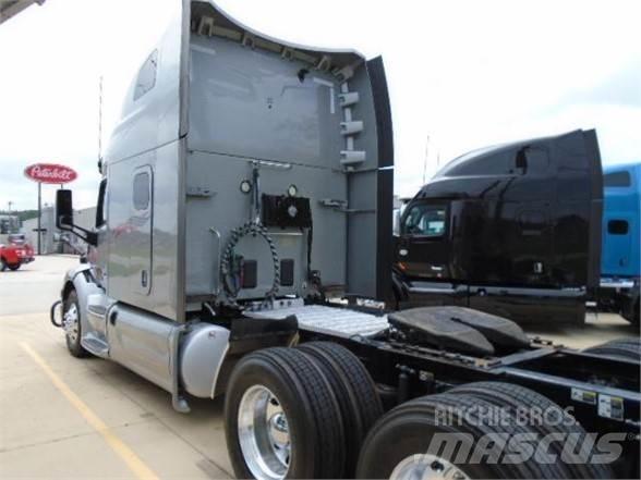 Peterbilt 579 Conventional Trucks / Tractor Trucks