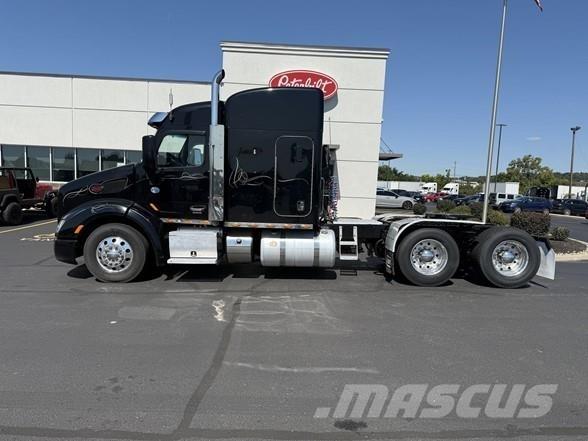 Peterbilt 579 Conventional Trucks / Tractor Trucks