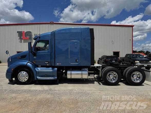 Peterbilt 579 Conventional Trucks / Tractor Trucks