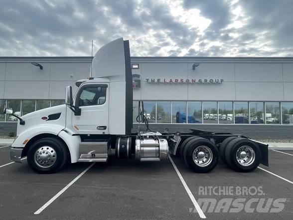 Peterbilt 579 Conventional Trucks / Tractor Trucks