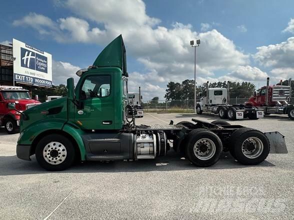 Peterbilt 579 Conventional Trucks / Tractor Trucks