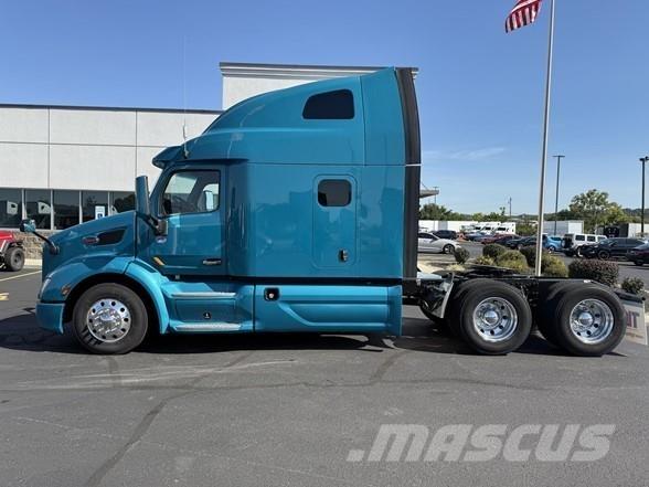 Peterbilt 579 Conventional Trucks / Tractor Trucks