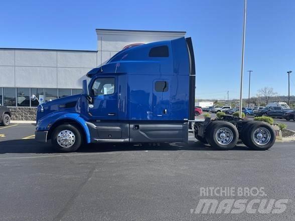 Peterbilt 579 Conventional Trucks / Tractor Trucks