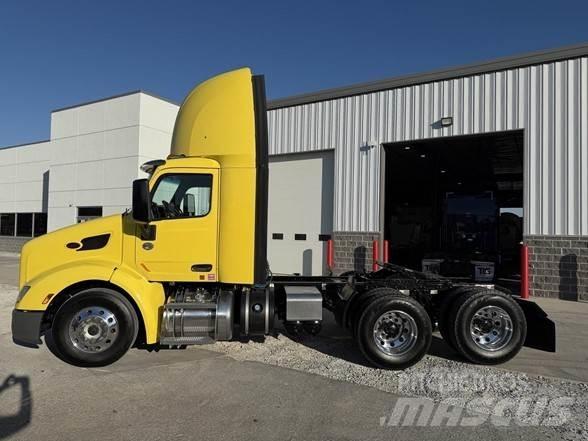 Peterbilt 579 Conventional Trucks / Tractor Trucks