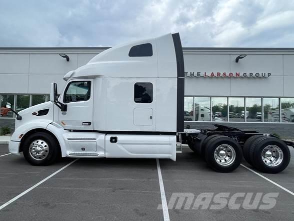 Peterbilt 579 Conventional Trucks / Tractor Trucks
