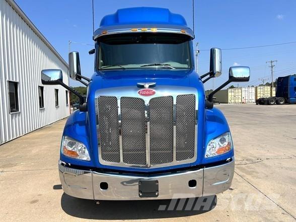 Peterbilt 579 Conventional Trucks / Tractor Trucks