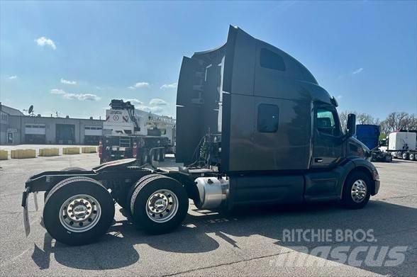 Peterbilt 579 Conventional Trucks / Tractor Trucks