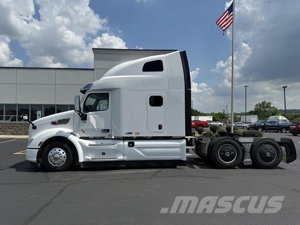 Peterbilt 579 Conventional Trucks / Tractor Trucks
