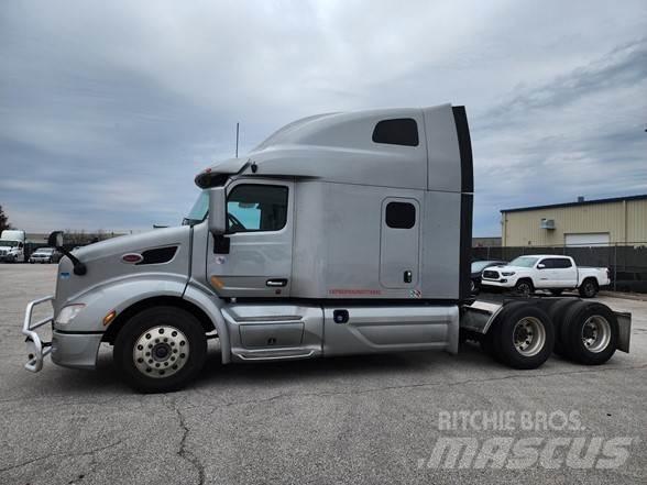 Peterbilt 579 Conventional Trucks / Tractor Trucks