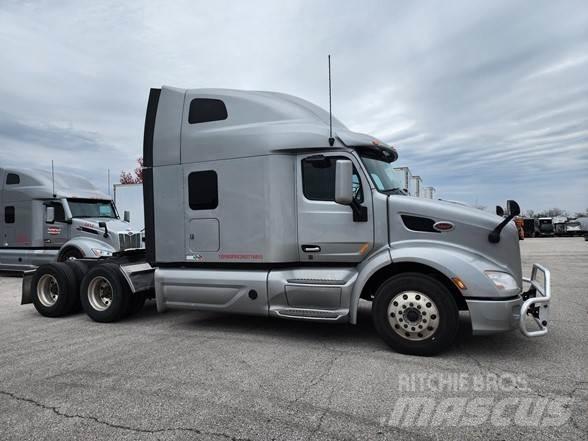 Peterbilt 579 Conventional Trucks / Tractor Trucks