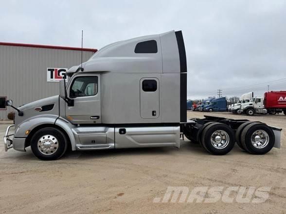 Peterbilt 579 Conventional Trucks / Tractor Trucks